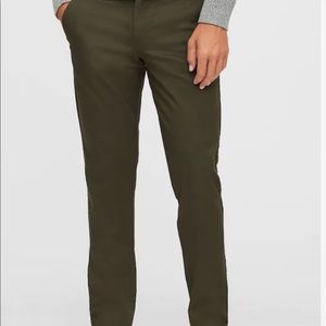 Gap Modern Chino Khakis in Slim Fit with GapFlex